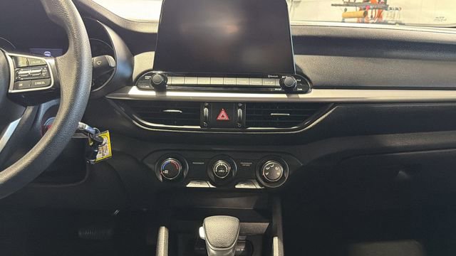 Used 2021 Kia Forte LXS FWD image 17