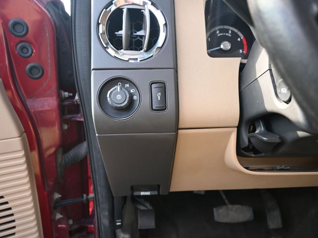 Used 2016 Ford F550 2WD Regular Cab Super Duty w/ XLT Interior Package image 29