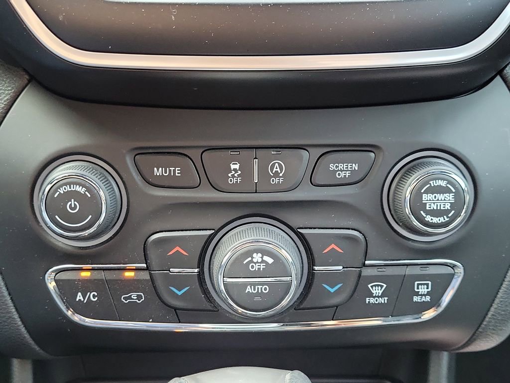 Used 2021 Jeep Cherokee Latitude Lux 80th Anniv w/ Quick Order Package 26U 80TH image 19