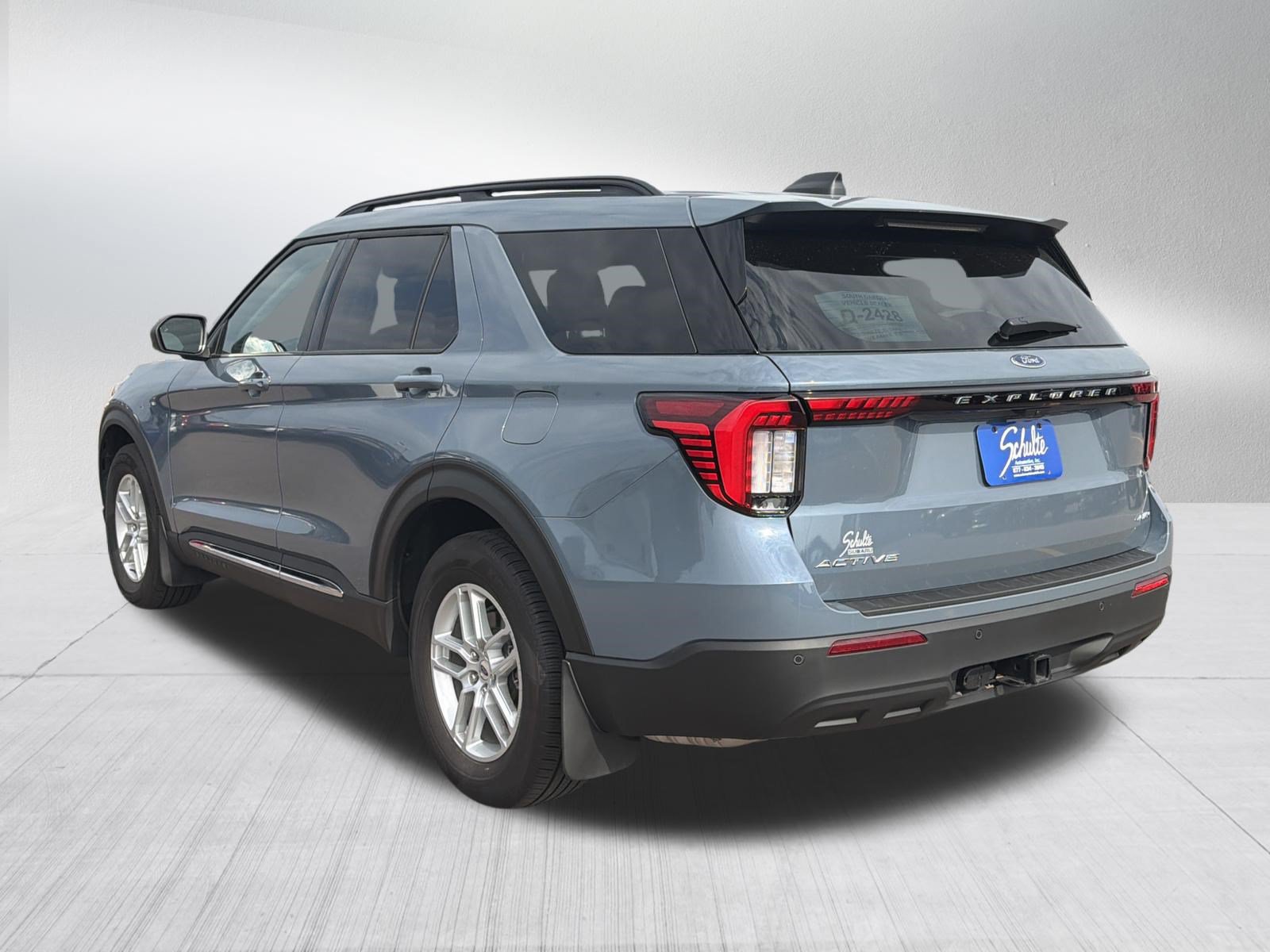 Used 2025 Ford Explorer Active AWD/4WD image 5