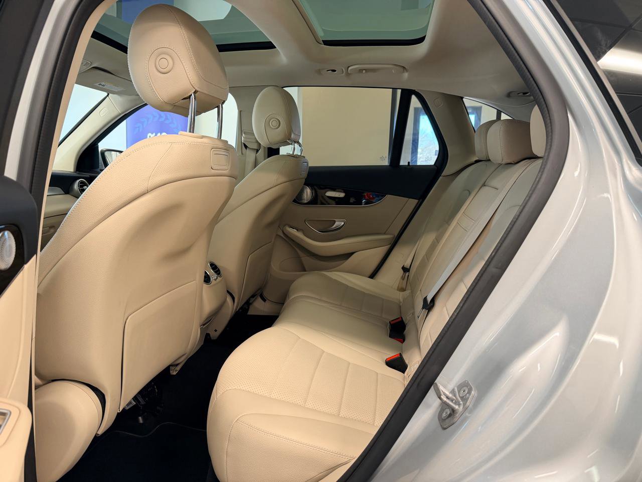 Used 2019 Mercedes-Benz GLC 300 4MATIC image 24
