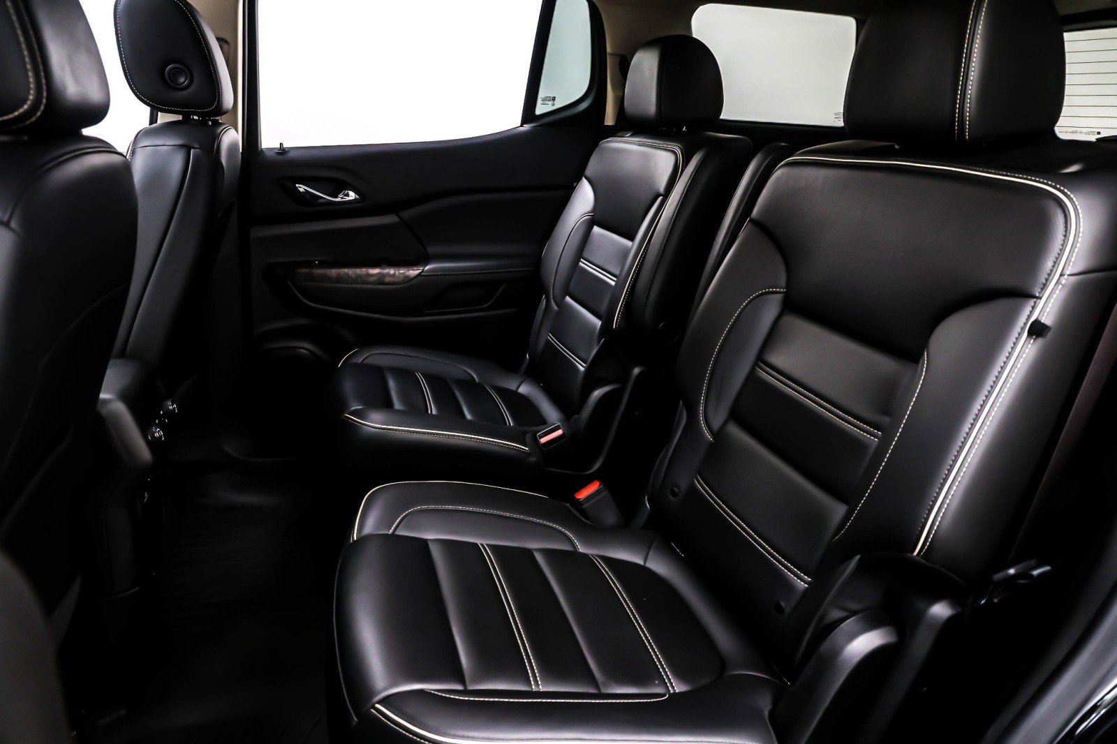 Used 2023 GMC Acadia Denali w/ Black Diamond Edition image 8