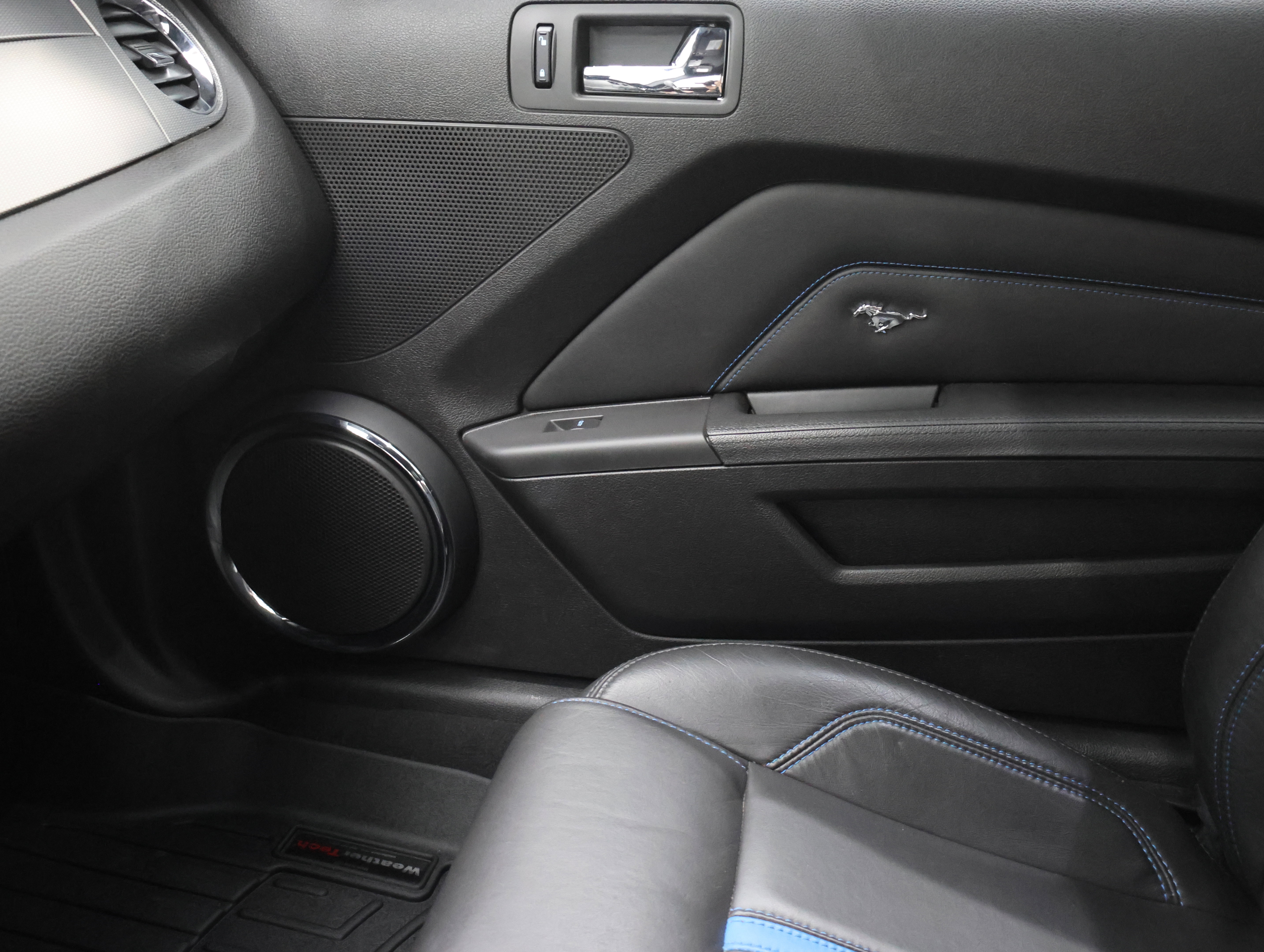 Used 2010 Ford Mustang GT Premium RWD image 13