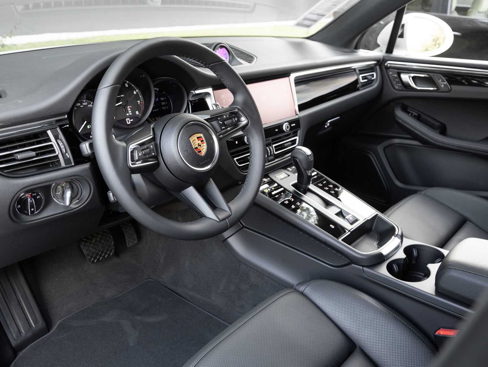 New 2026 Porsche Macan AWD/4WD image 4