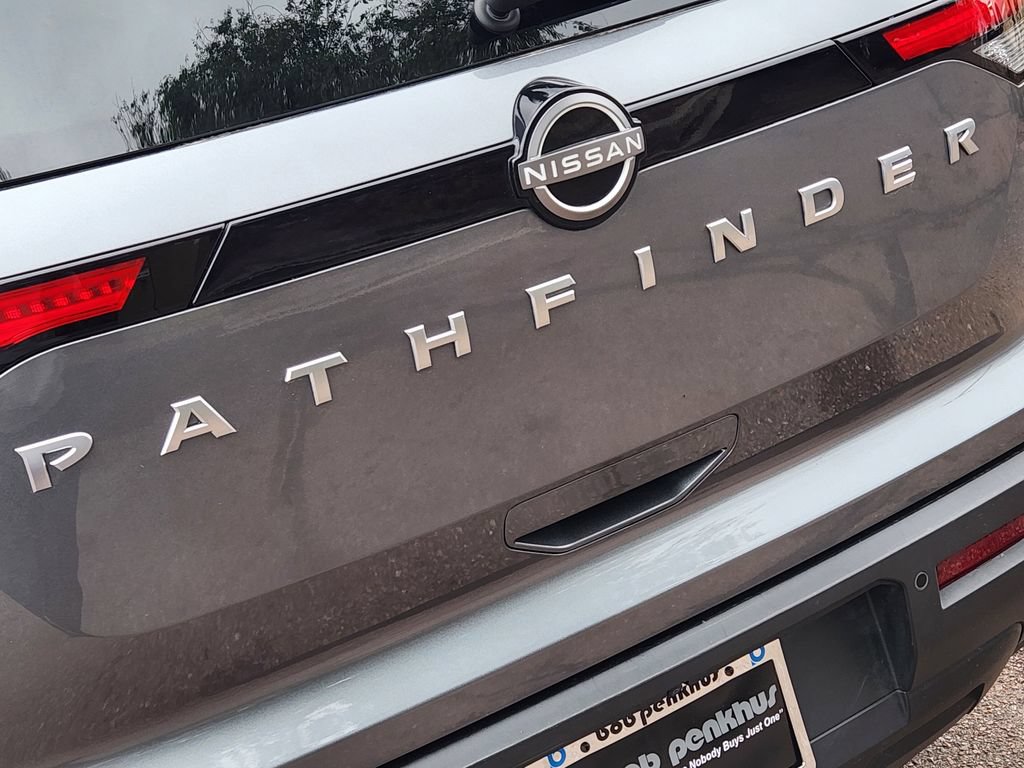 Used 2025 Nissan Pathfinder SV FWD image 31