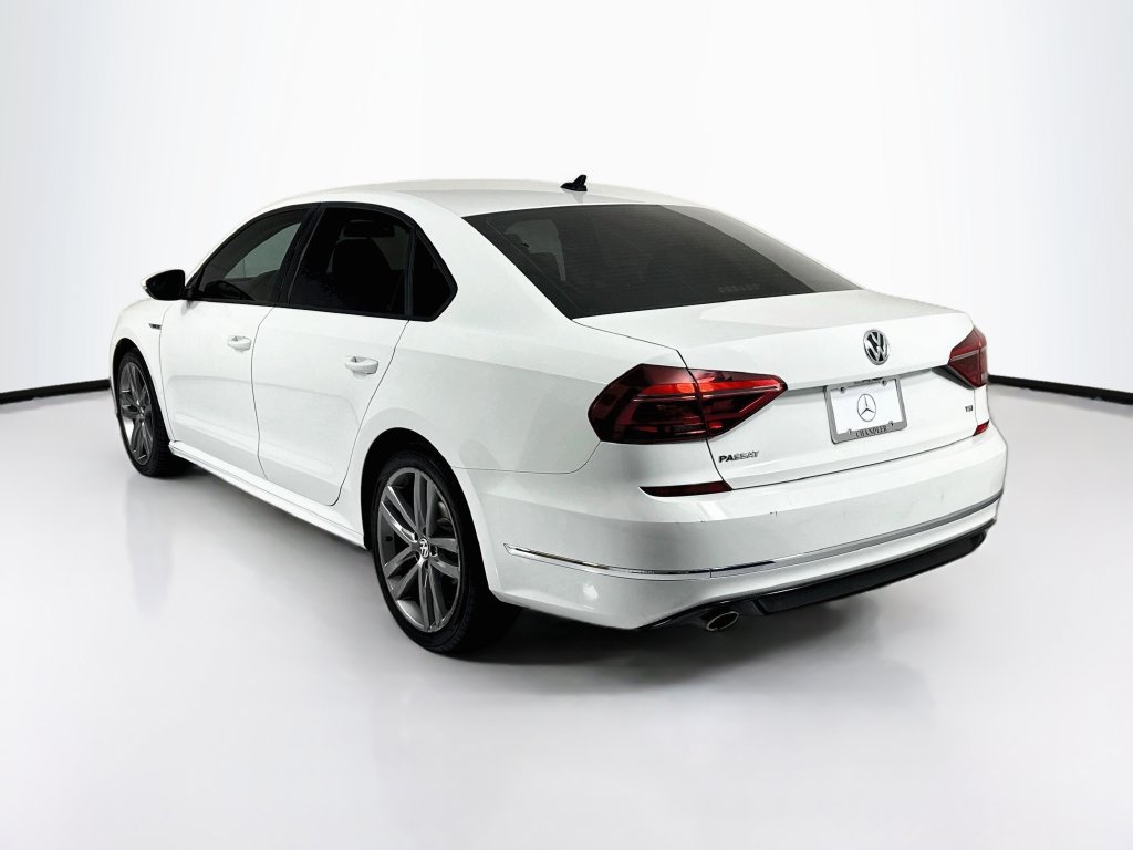 Used 2018 Volkswagen Passat 2.0T R-Line w/ R-Line Lighting Package FWD image 7