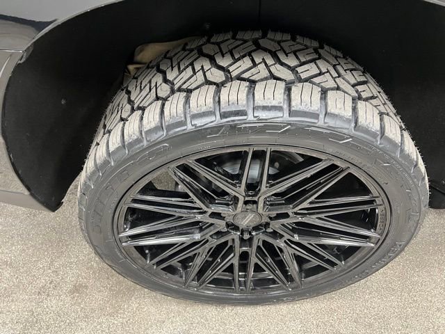 Used 2025 GMC Yukon AT4 Ultimate w/ LPO, Floor Liner Package AWD/4WD image 16