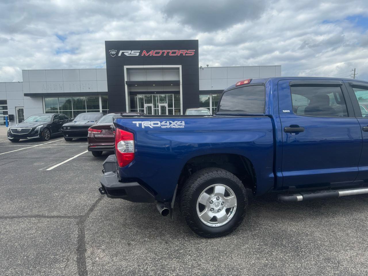 Used 2015 Toyota Tundra SR5 w/ TRD Off Road Package AWD/4WD image 54