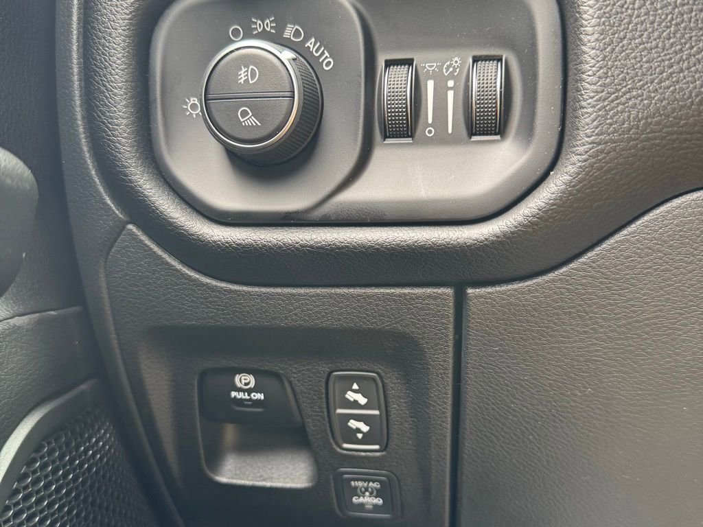 New 2026 RAM 1500 4x4 Crew Cab image 26