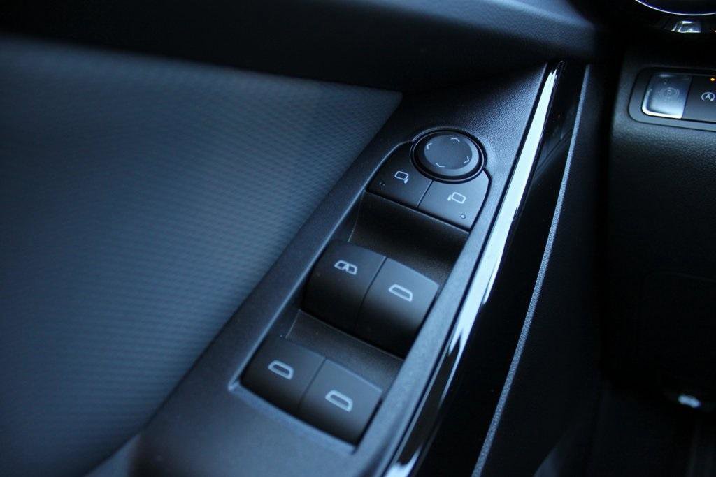 New 2026 Chevrolet Equinox LT w/ Convenience Package II image 13