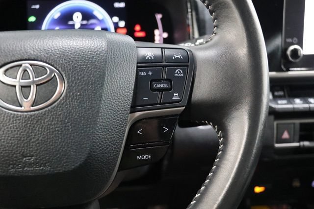 Used 2025 Toyota Camry SE FWD image 23