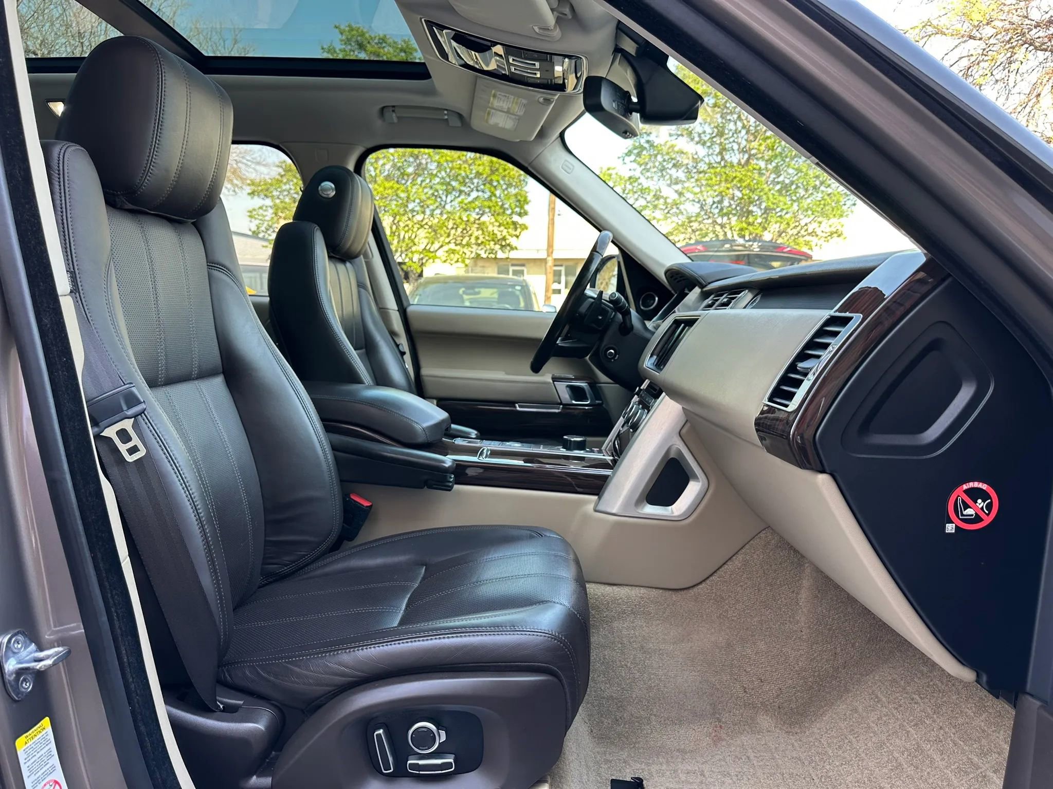 Used 2016 Land Rover Range Rover HSE image 24