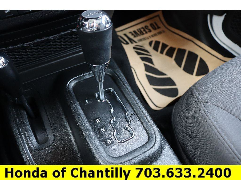 Used 2018 Jeep Wrangler Sport w/ Connectivity Group image 16