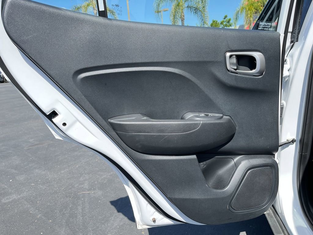 Used 2025 Hyundai Venue SEL FWD image 25