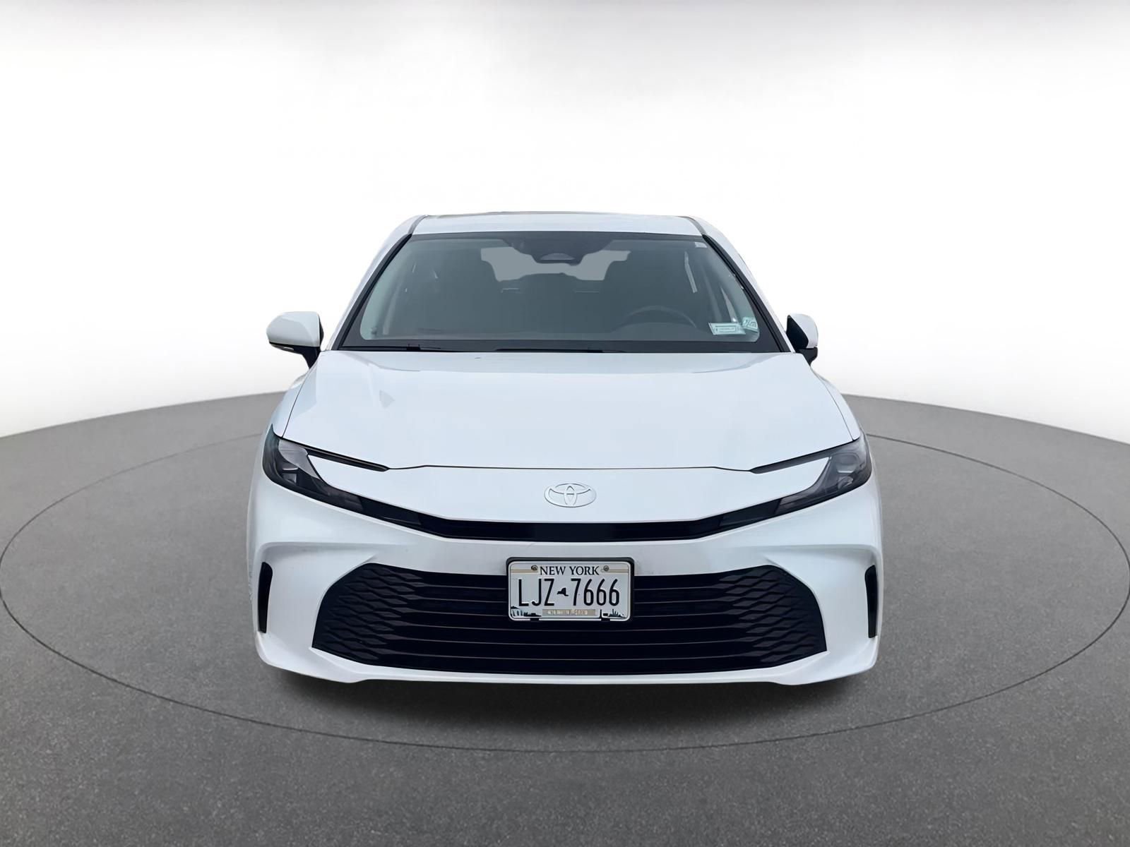 Used 2025 Toyota Camry LE image 4