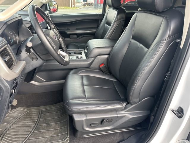 Used 2024 Ford Expedition XLT image 11