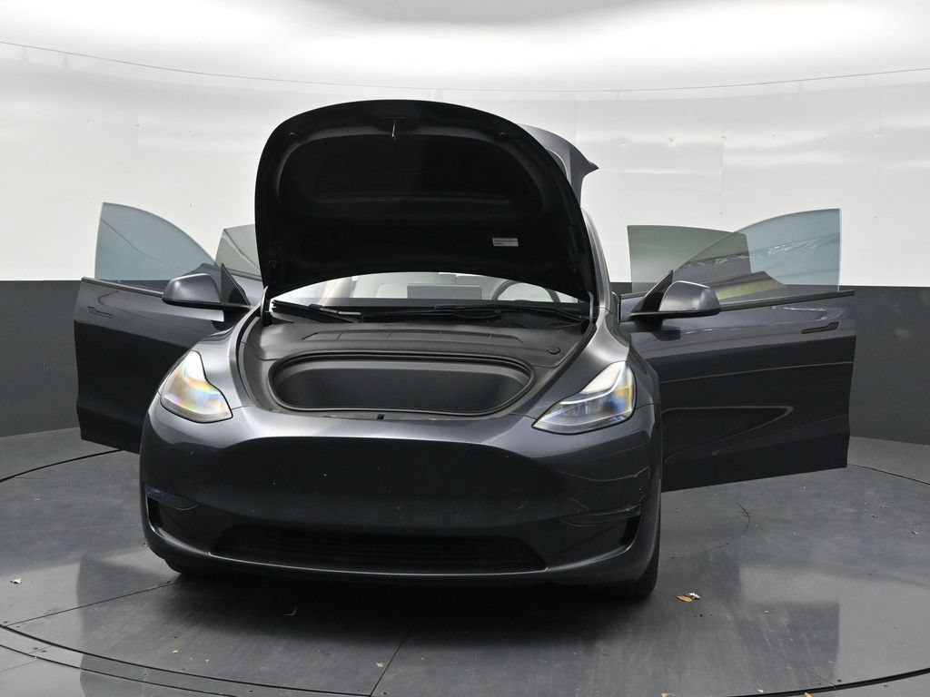 Used 2024 Tesla Model Y Long Range AWD/4WD image 32