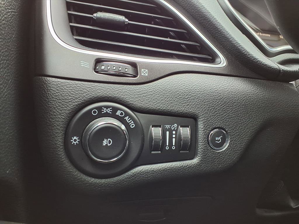 Used 2019 Jeep Cherokee Trailhawk w/ Comfort/Convenience Group image 17