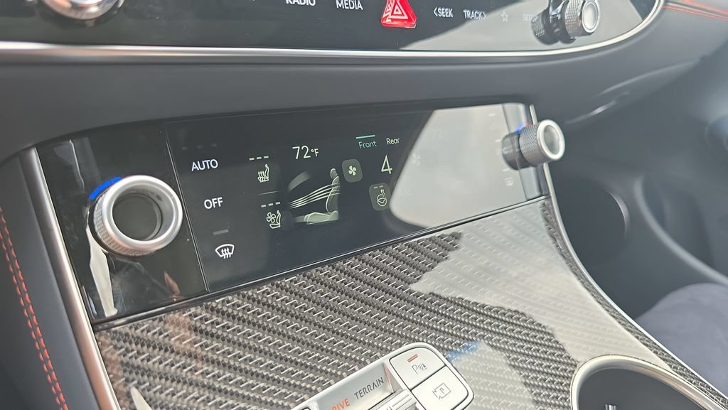 New 2027 Genesis GV70 3.5T Prestige AWD/4WD image 25