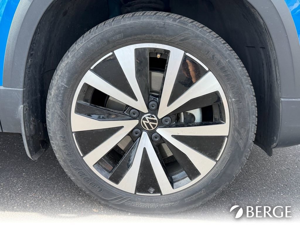 Used 2023 Volkswagen Taos SE w/ Panoramic Sunroof Package image 11