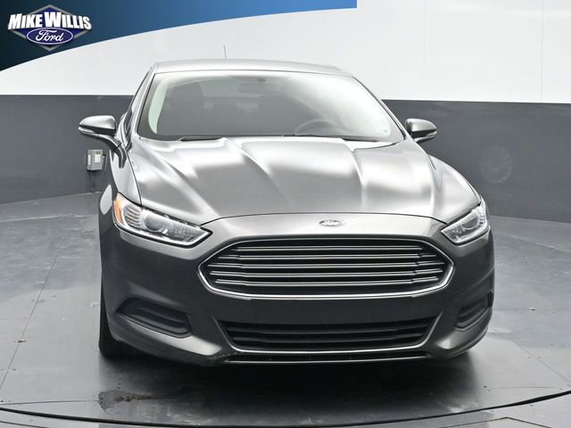 Used 2016 Ford Fusion SE image 2