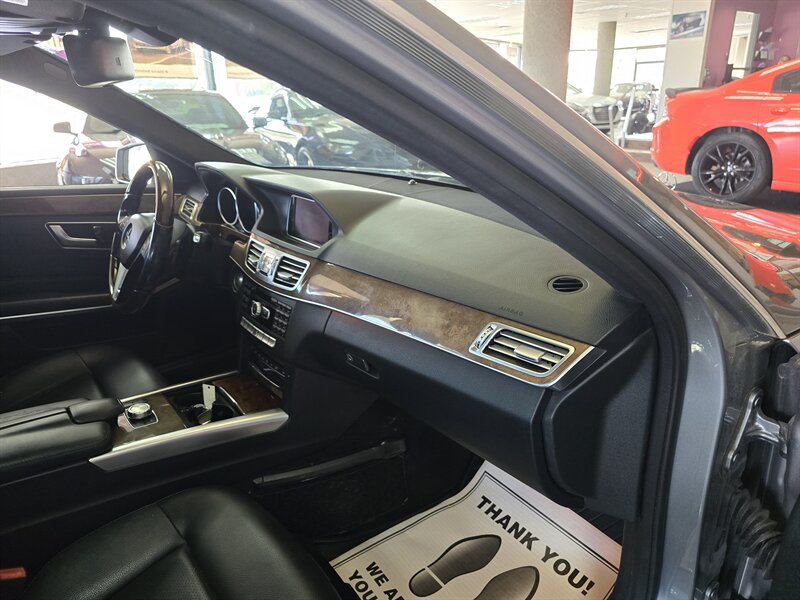 Used 2014 Mercedes-Benz E 350 4MATIC Sedan image 16