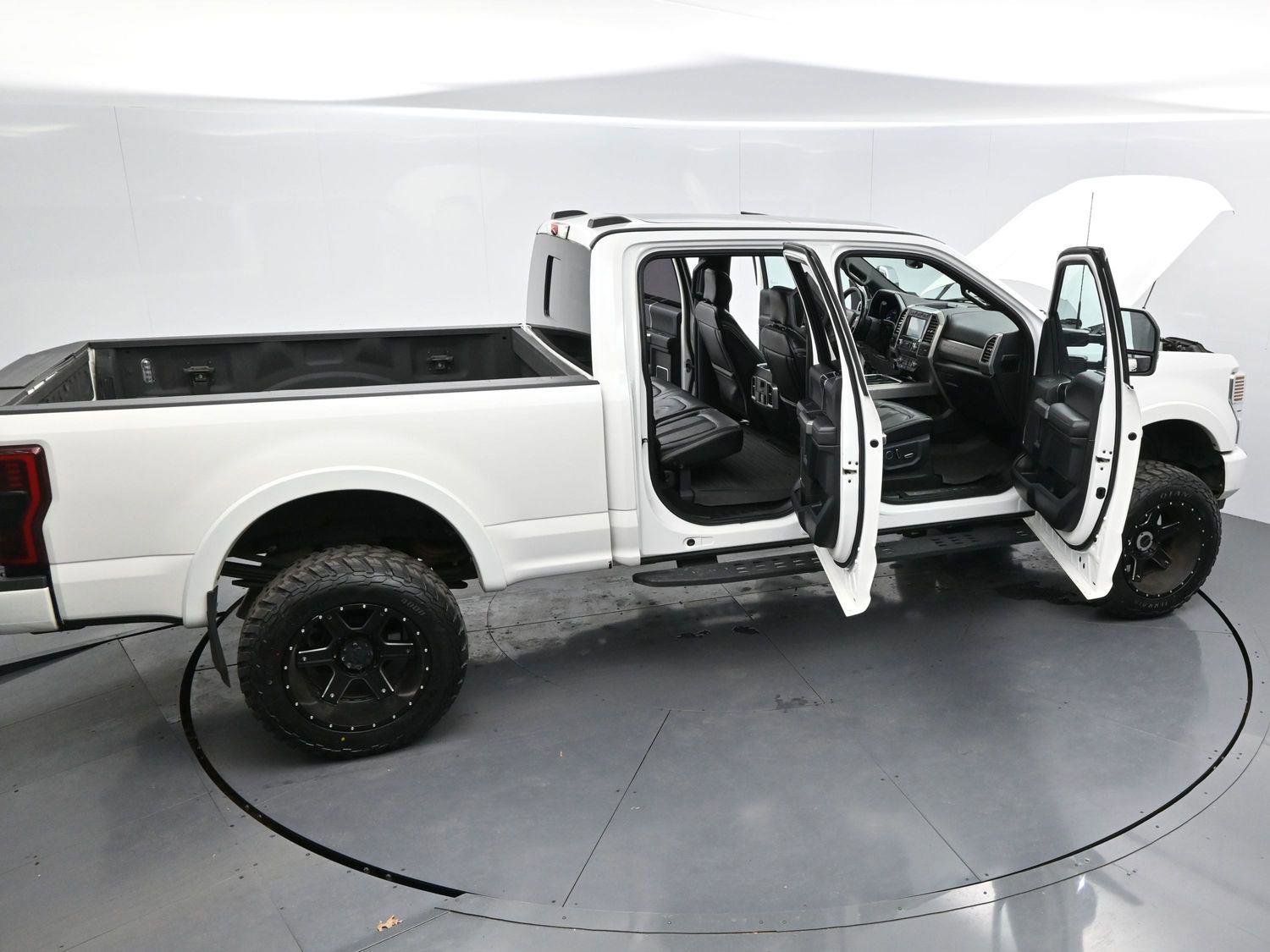 Used 2021 Ford F350 Platinum w/ Tremor Off-Road Package image 46