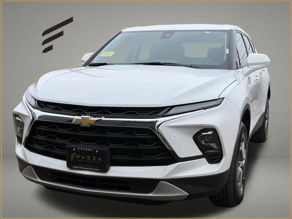 Used 2025 Chevrolet Blazer LT FWD image 1