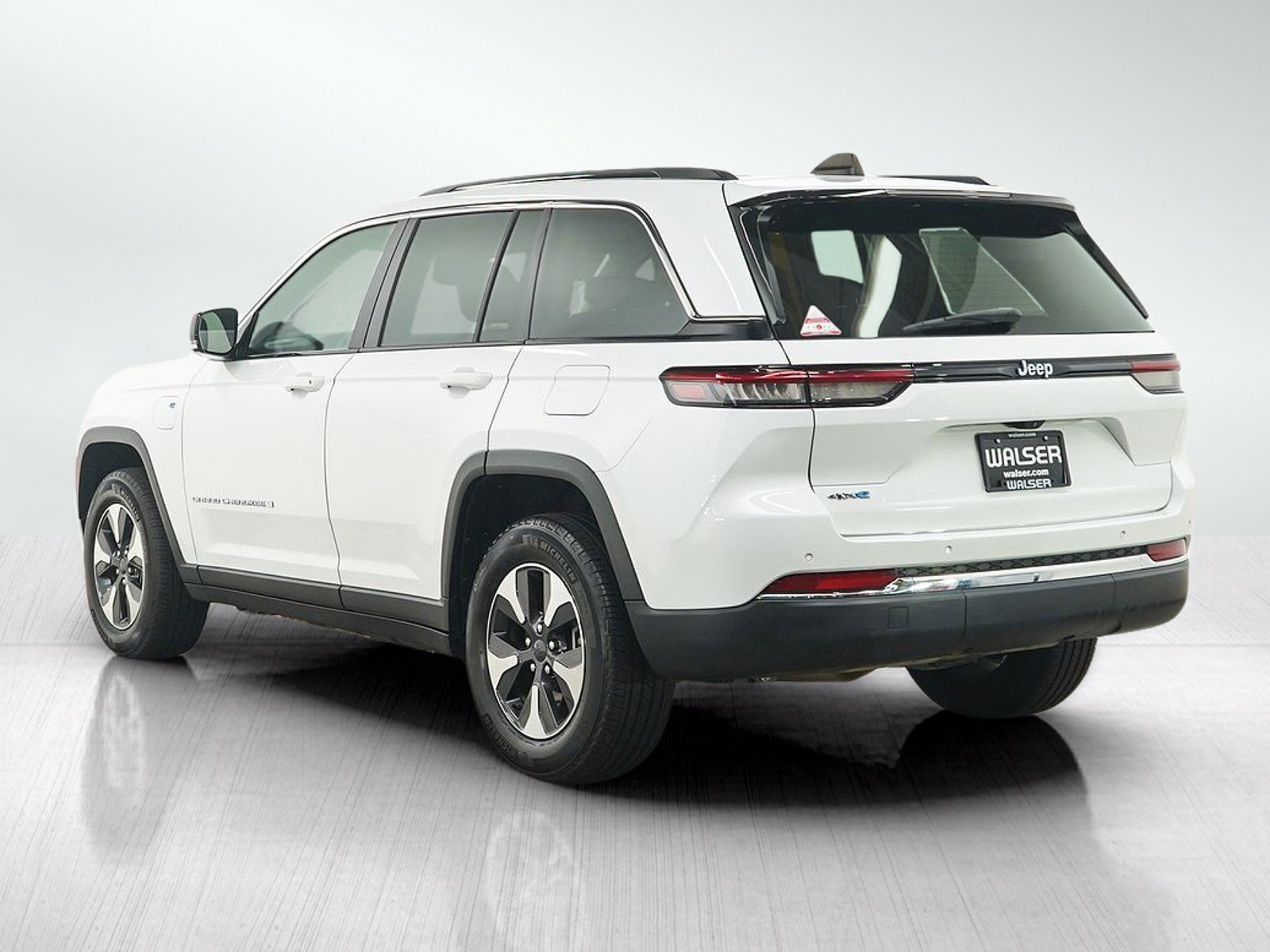 Used 2024 Jeep Grand Cherokee Limited 4xe AWD/4WD image 4