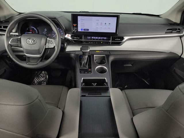Used 2025 Toyota Sienna XLE FWD image 27