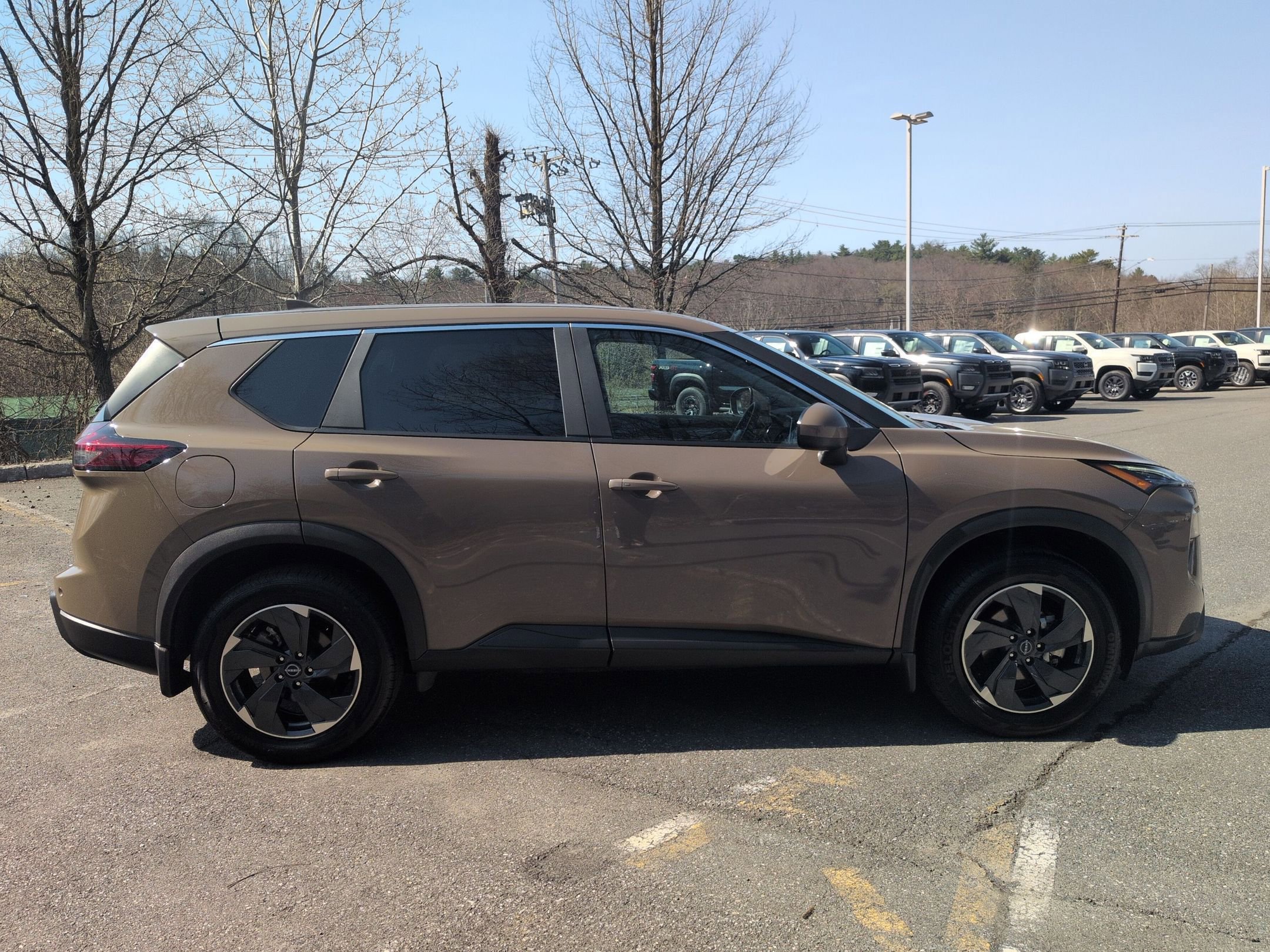 Used 2025 Nissan Rogue SV image 4