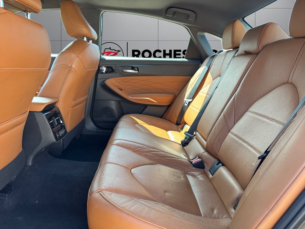 Certified 2019 Toyota Avalon Limited w/ All Weather Liner Package FWD image 16