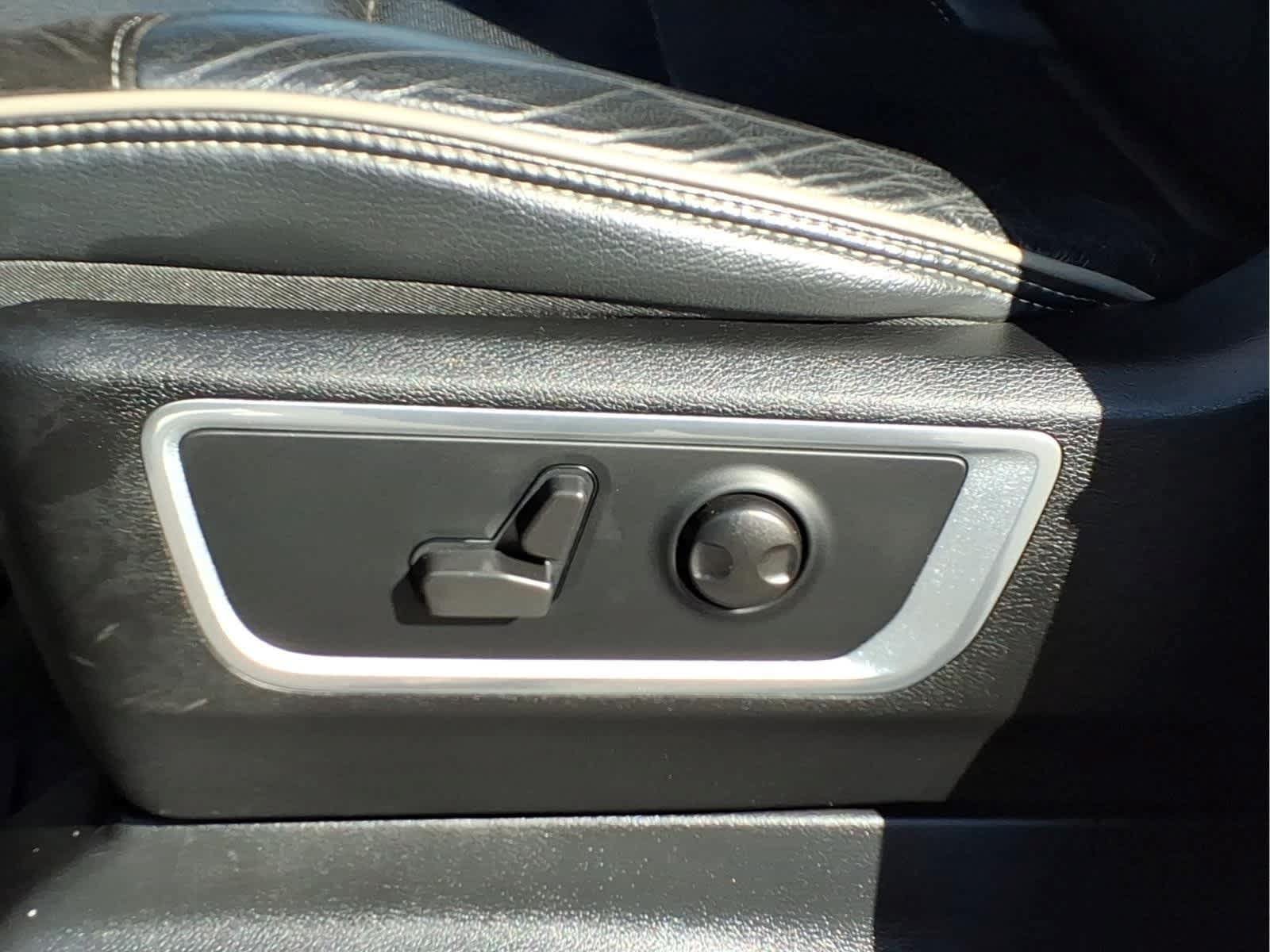 Used 2022 RAM 1500 Laramie AWD/4WD image 16