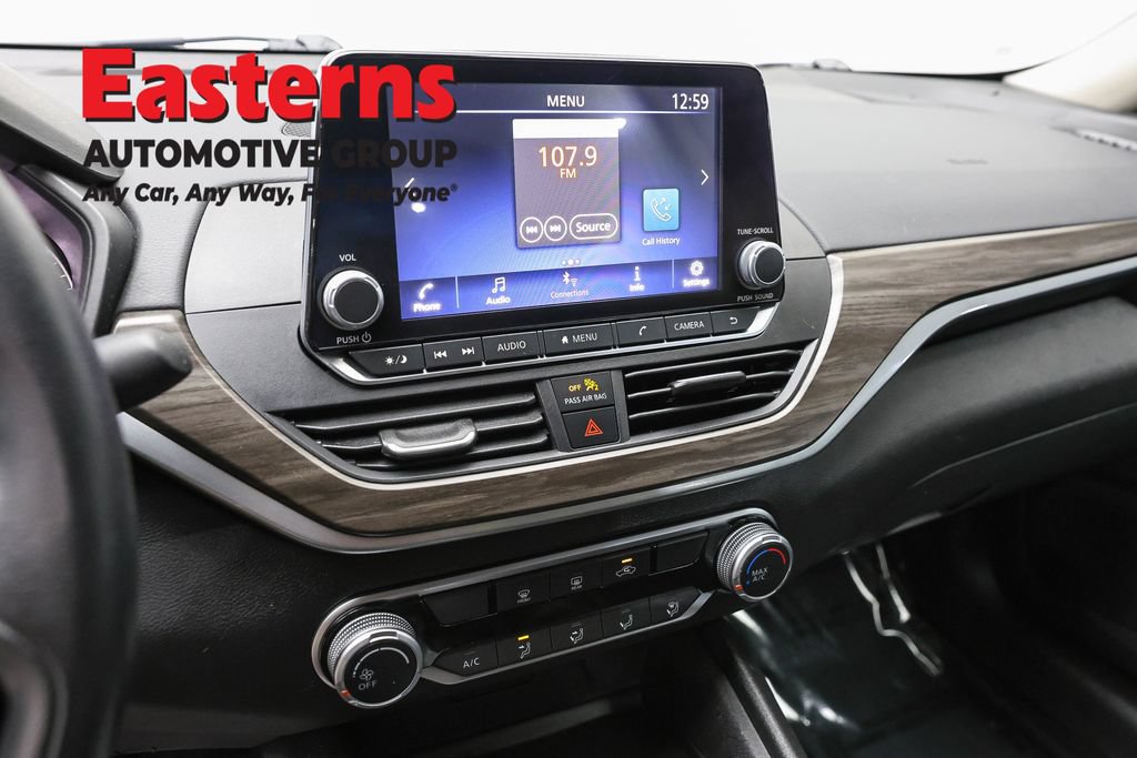 Used 2025 Nissan Altima 2.5 SV FWD image 11