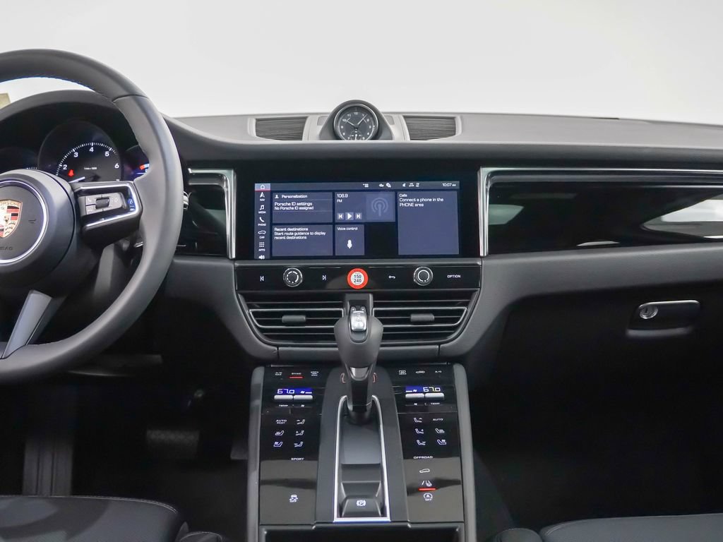 Certified 2026 Porsche Macan AWD/4WD image 14