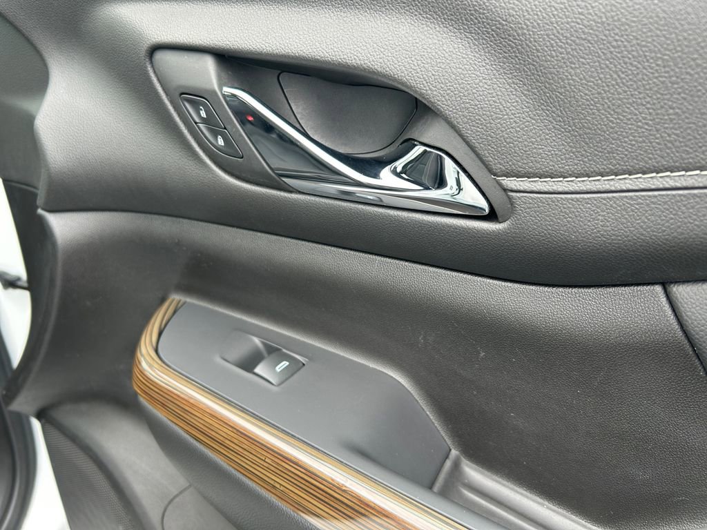 Used 2022 GMC Acadia SLE FWD image 25