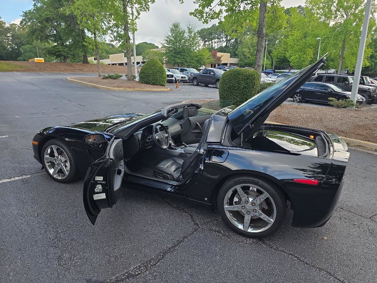 Used 2006 Chevrolet Corvette Coupe w/ Preferred Equipment Group RWD image 26