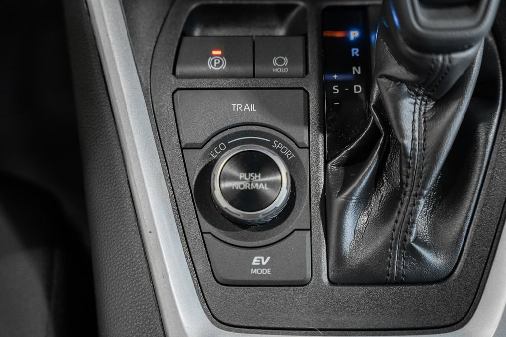 Used 2025 Toyota RAV4 XLE image 21