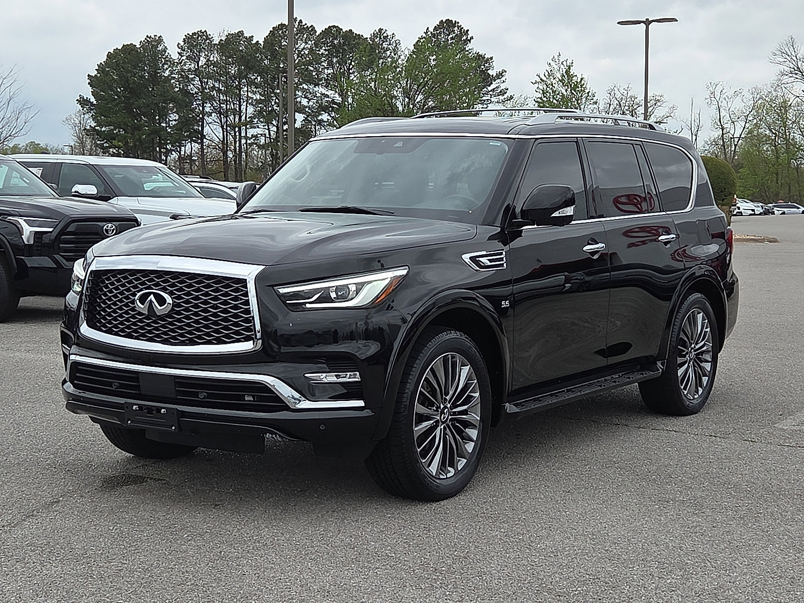 Used 2019 INFINITI QX80 Luxe w/ 22" Wheel Package image 2