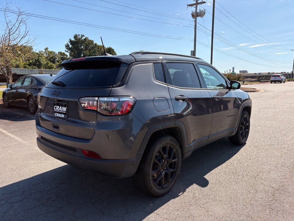 Used 2024 Jeep Compass Latitude w/ Convenience Group AWD/4WD image 8