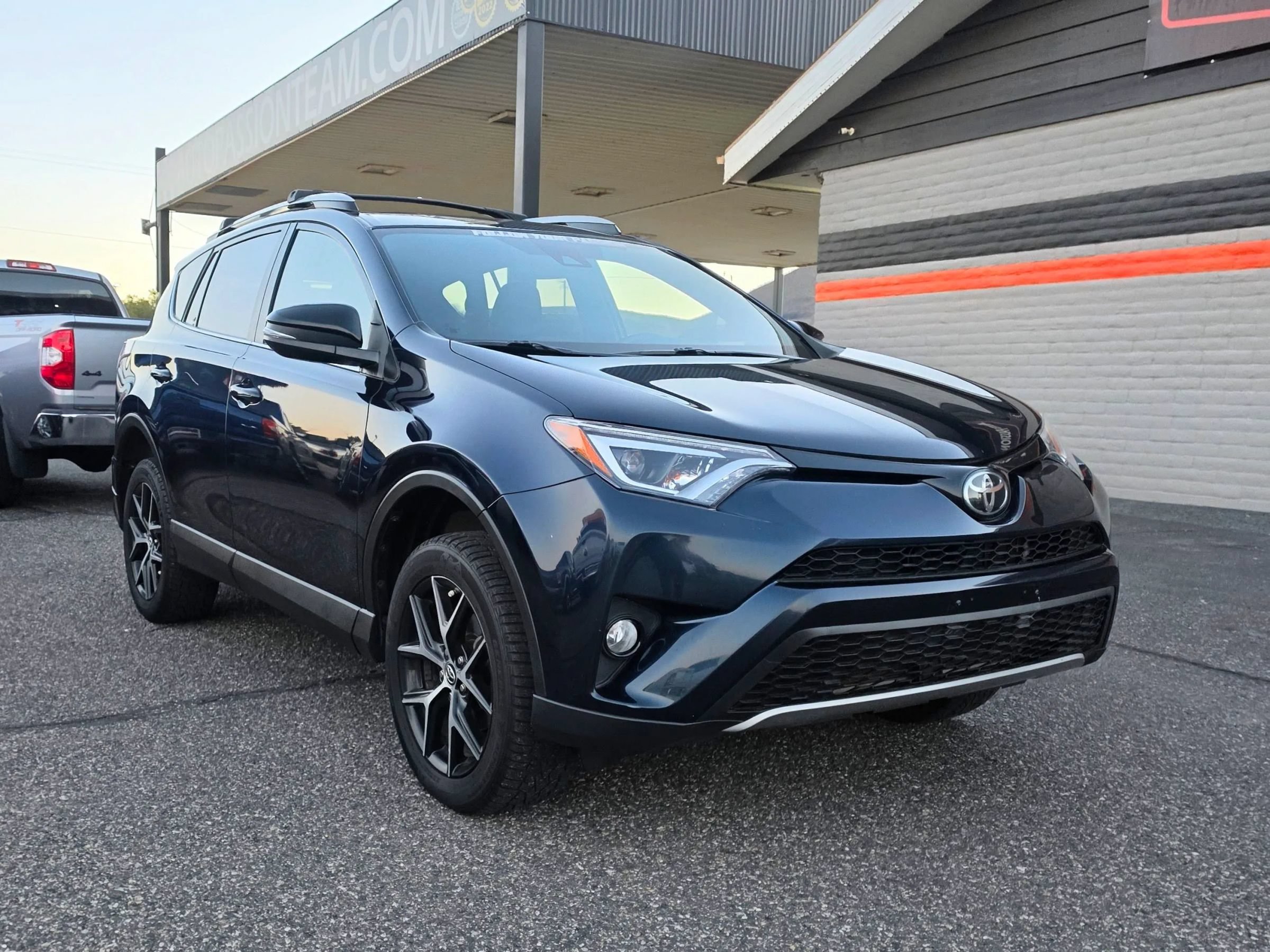 Used 2018 Toyota RAV4 SE FWD image 7