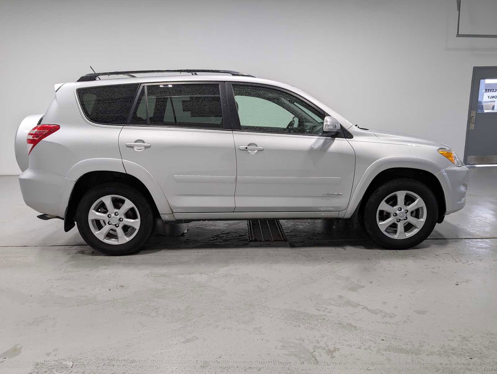 Used 2011 Toyota RAV4 Limited w/ Limited Extra Value Pkg AWD/4WD image 7