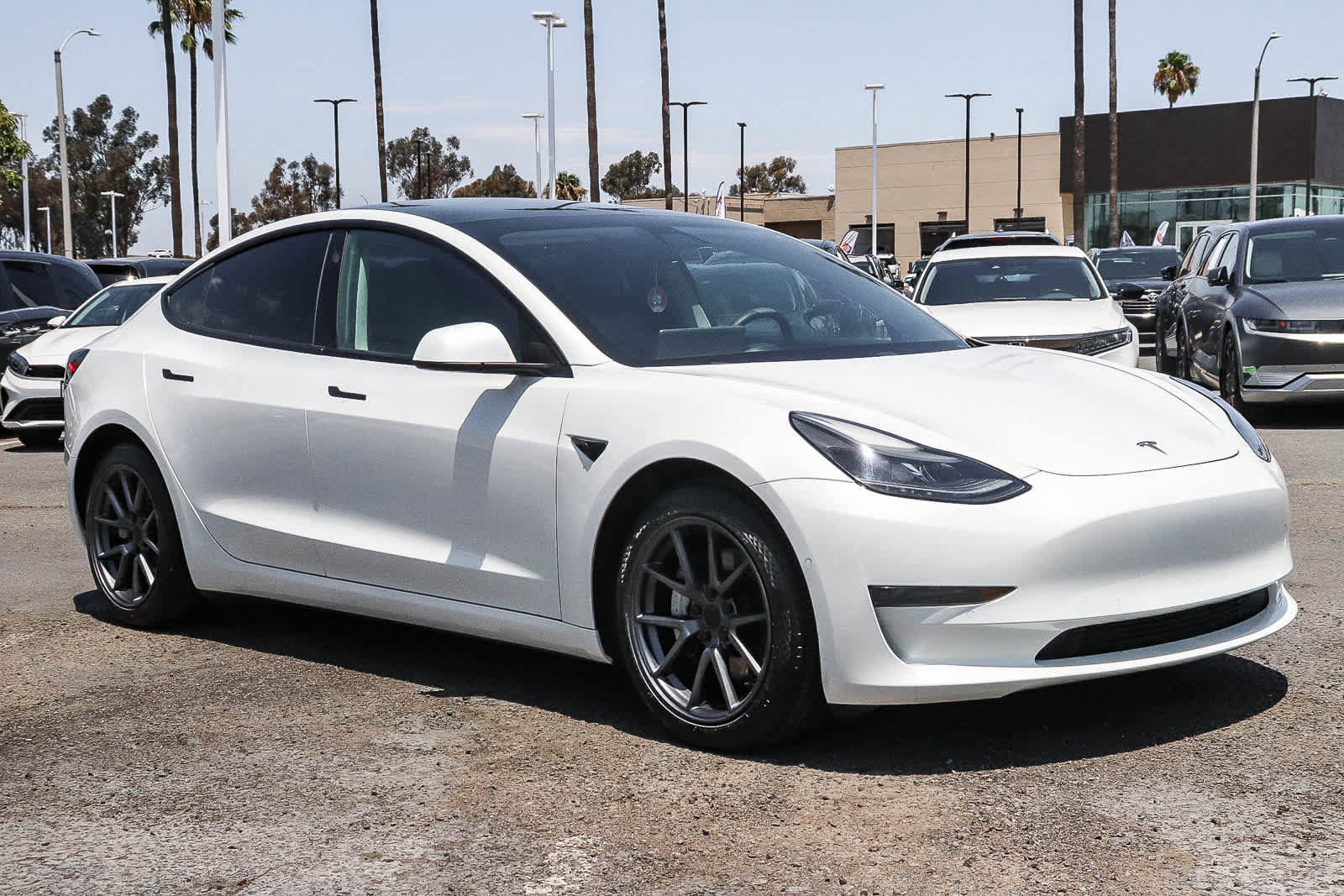 Used 2021 Tesla Model 3 Standard Range Plus RWD image 3