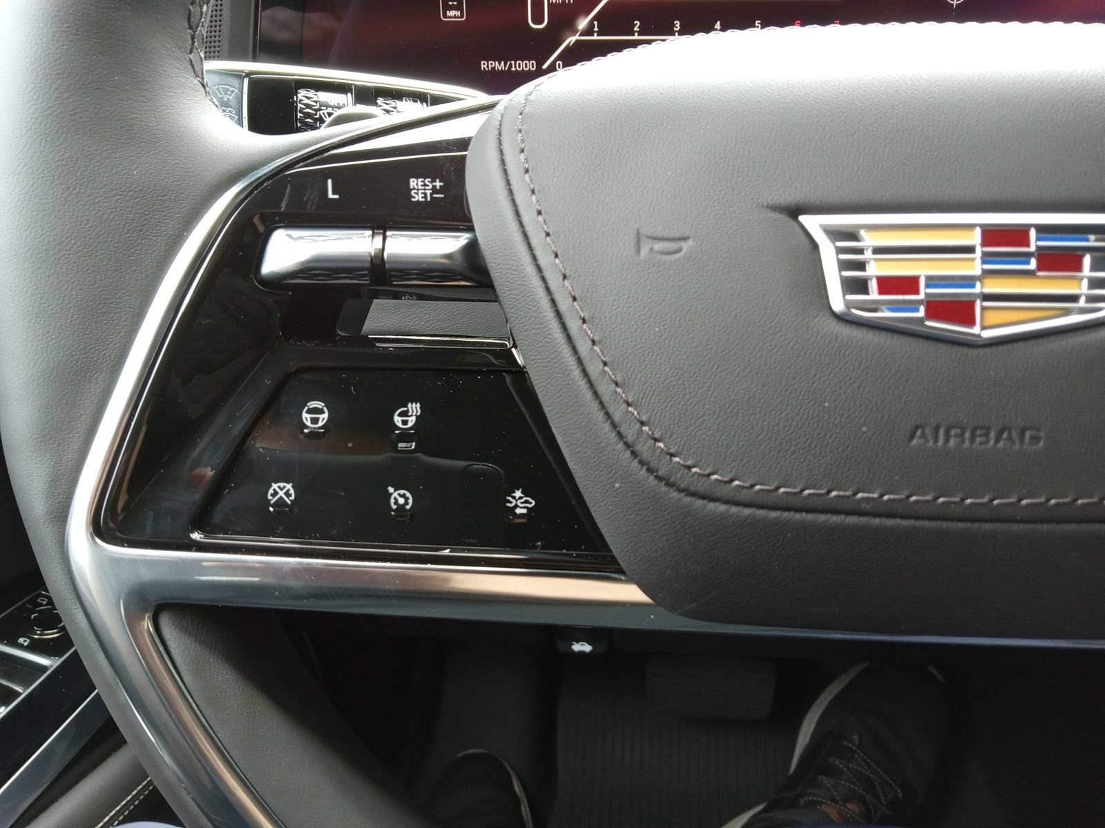 New 2026 Cadillac Escalade Platinum Sport w/ LPO, ONYX Package AWD/4WD image 22