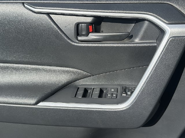 Certified 2025 Toyota RAV4 LE FWD image 21