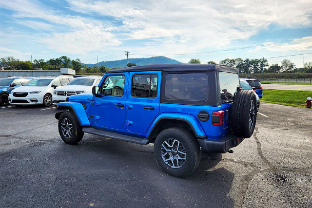 Used 2025 Jeep Wrangler Unlimited Sahara AWD/4WD image 5