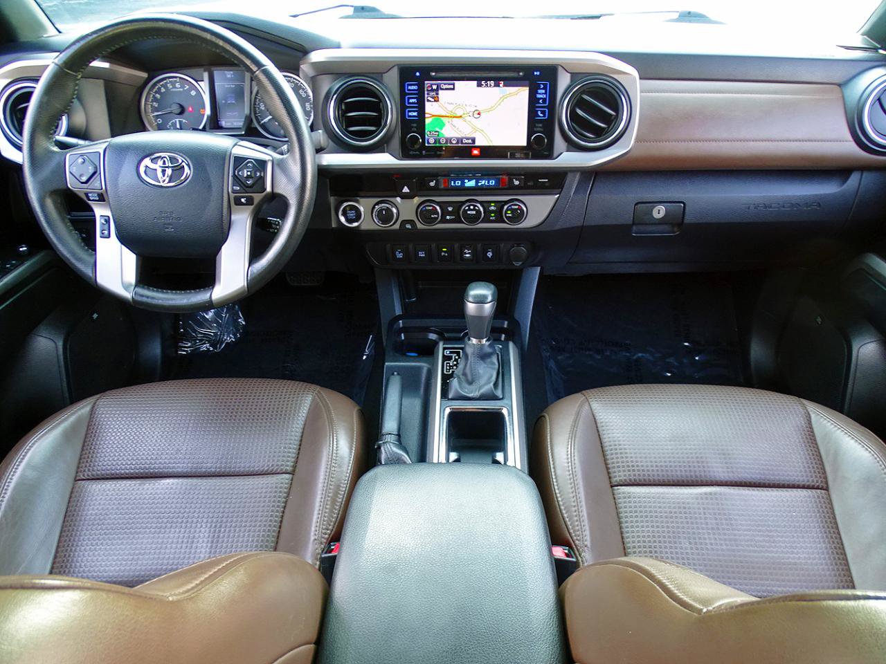 Used 2017 Toyota Tacoma Limited w/ Tow Package AWD/4WD image 27