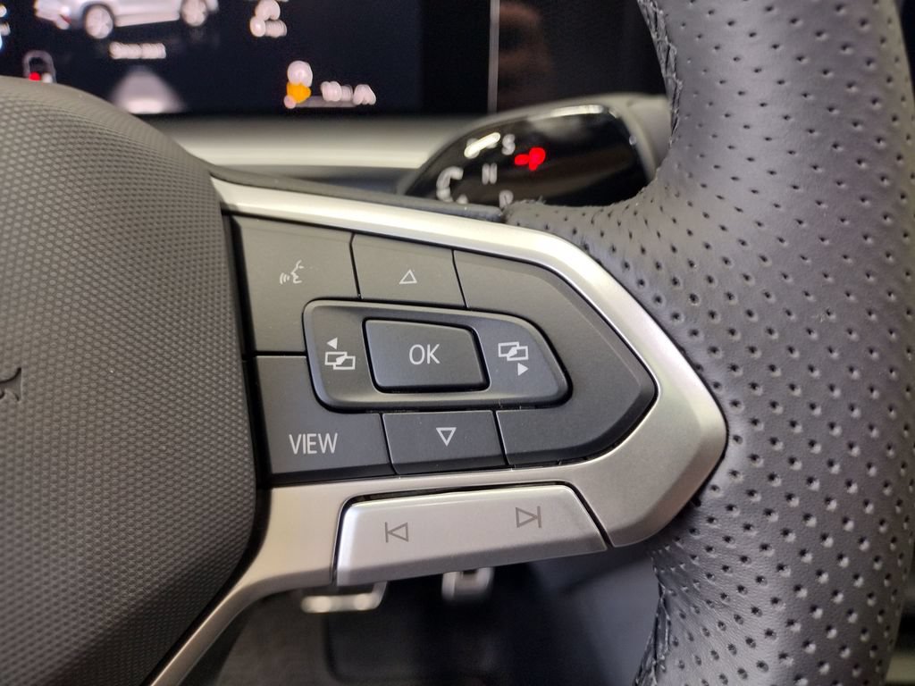 New 2026 Volkswagen Tiguan SE R-Line AWD/4WD image 32