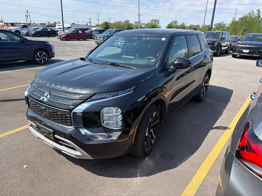 Used 2024 Mitsubishi Outlander SE AWD/4WD image 3