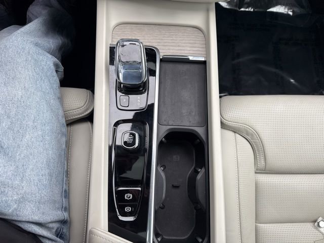 Used 2022 Volvo XC60 T8 Inscription w/ Advanced Package image 15